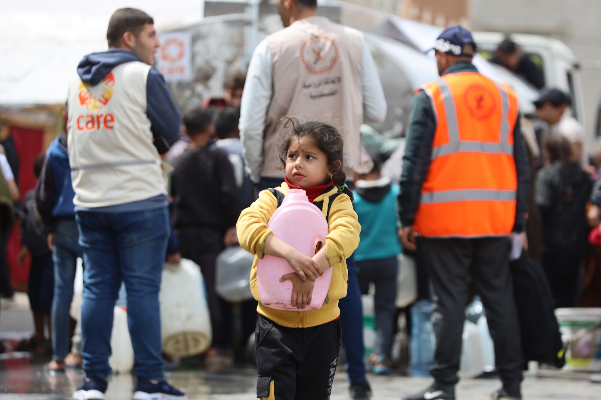 Palestine water distribution ©Yousef Ruzzi_CARE.JPG